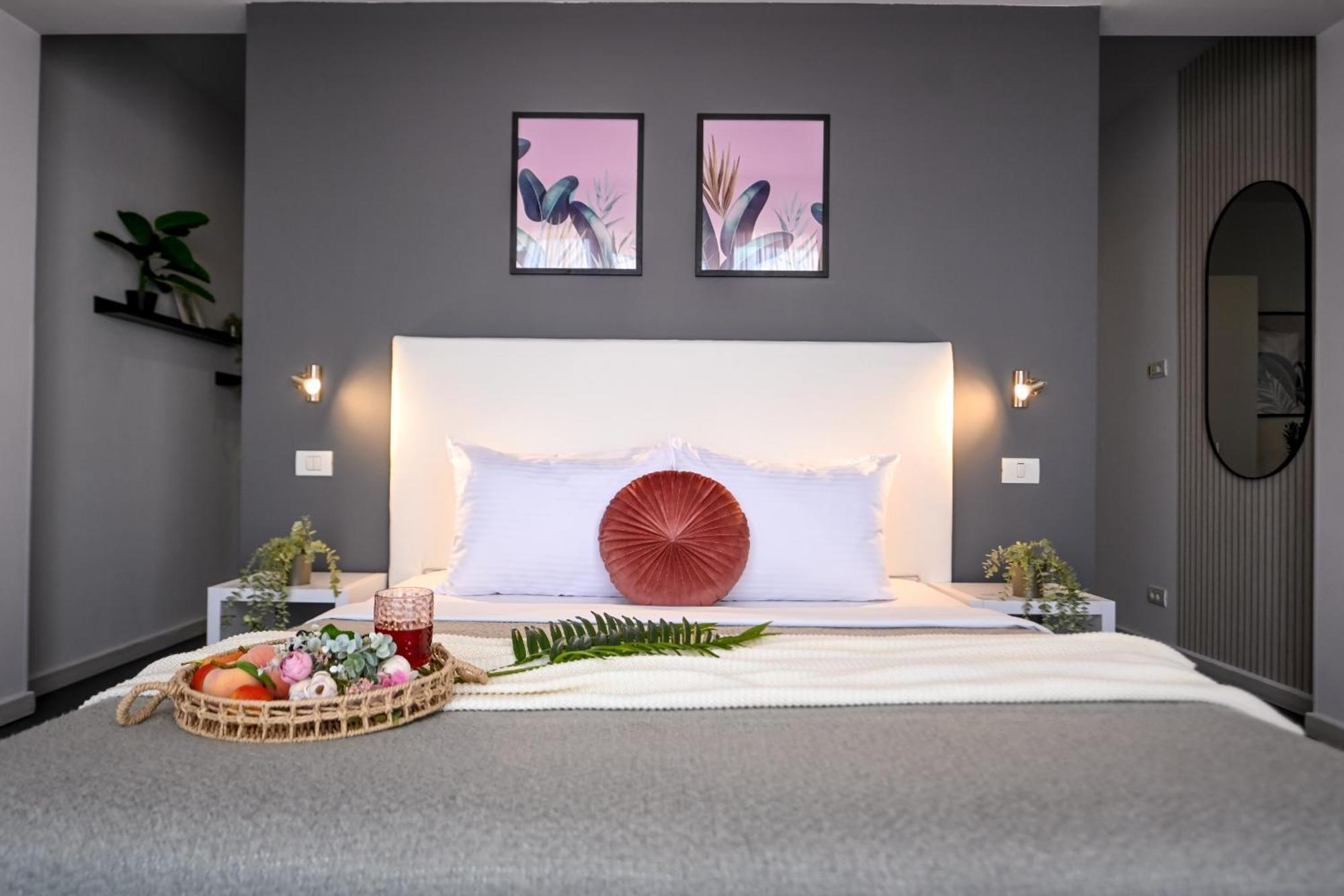 Urban Elegance - Stylish Central Accommodation Bucharest Room photo