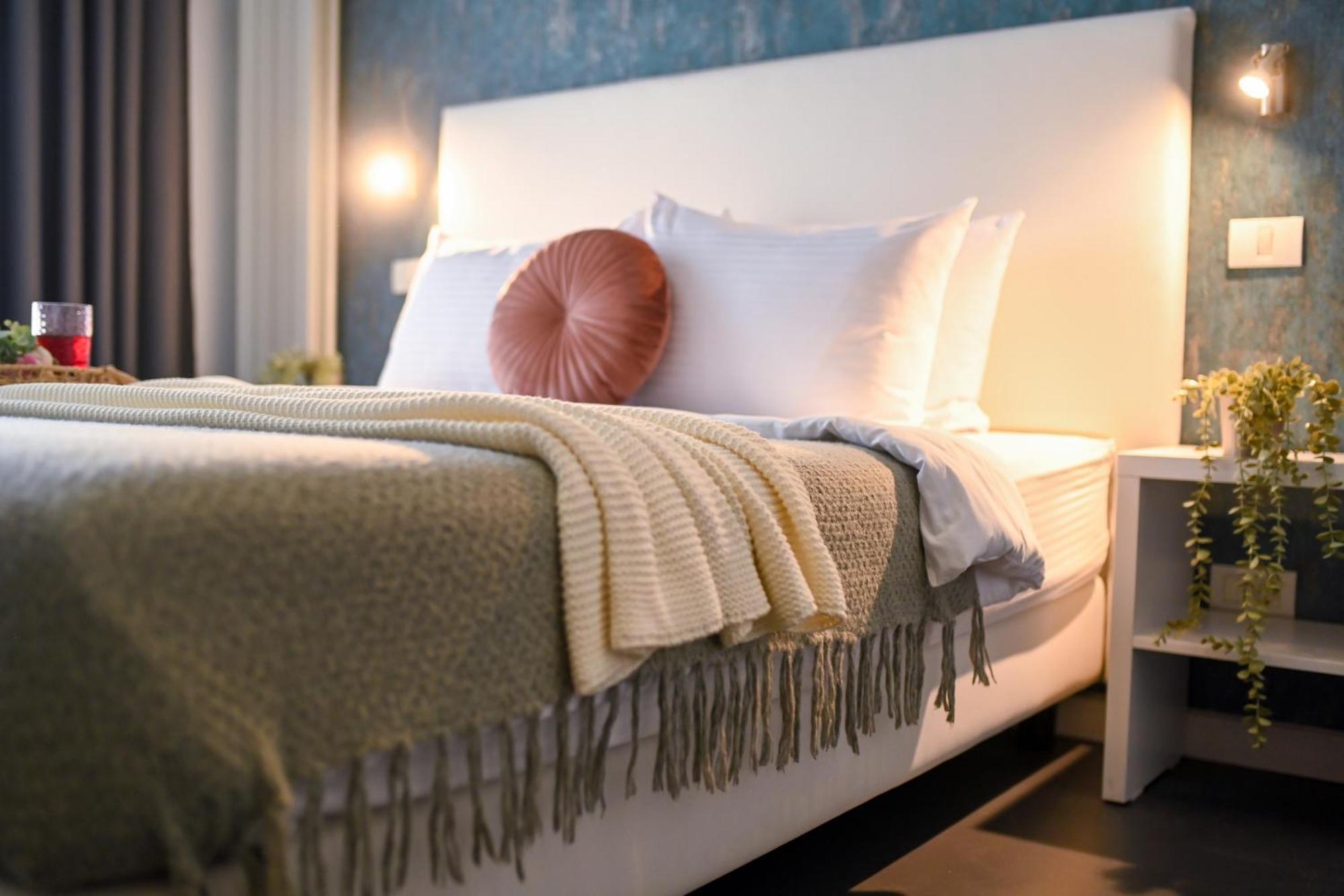 Urban Elegance - Stylish Central Accommodation Bucharest Room photo